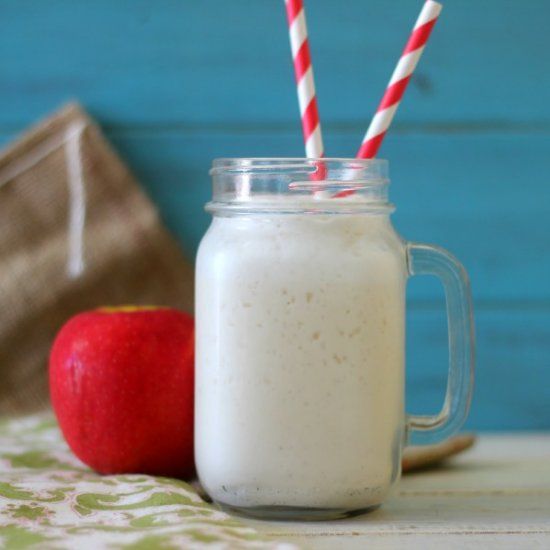 A light, refreshing light smoothie made with all natural apple juice ...
