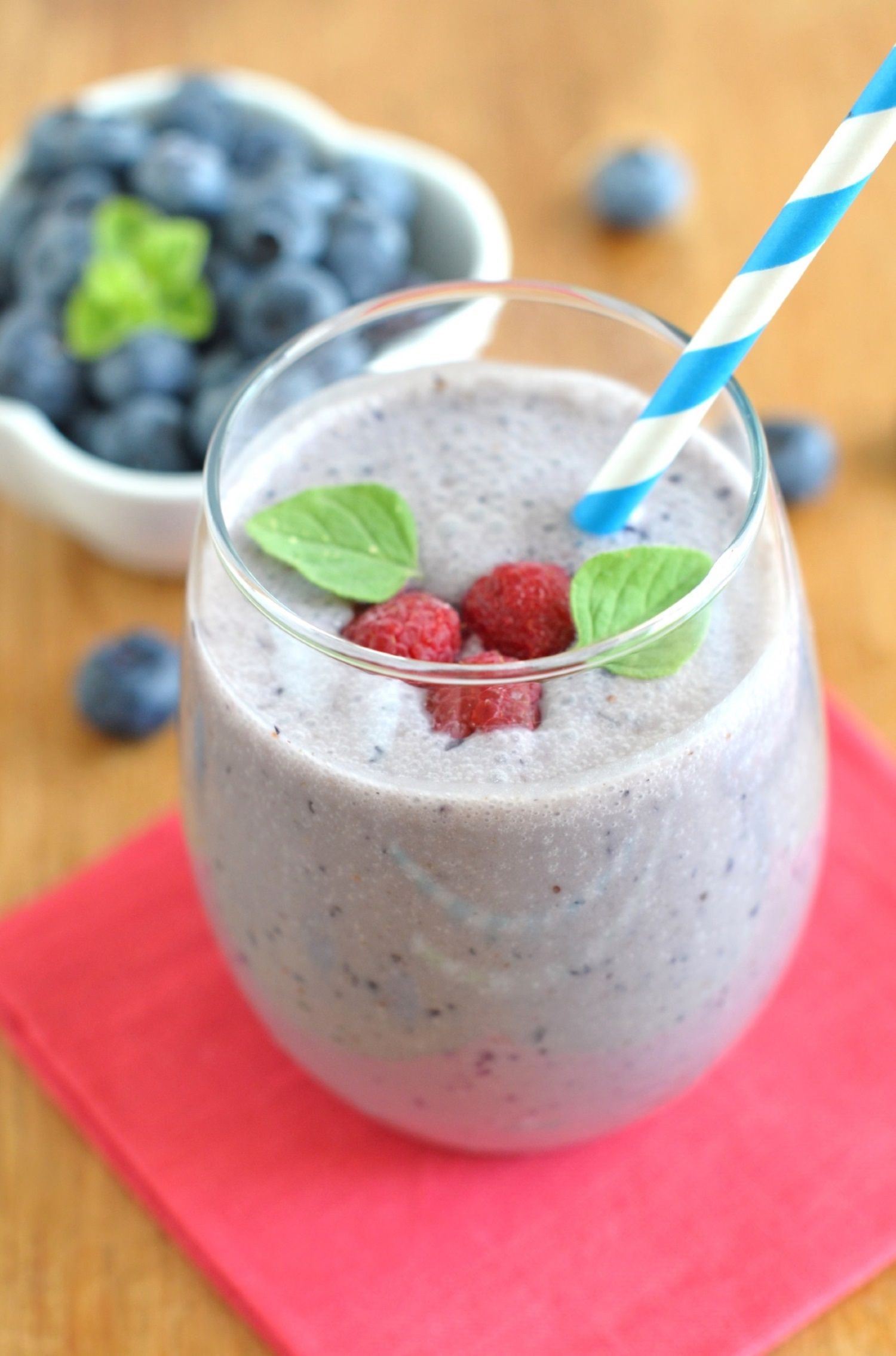 A strawberry blueberry smoothie without yogurt? Yes, this ...