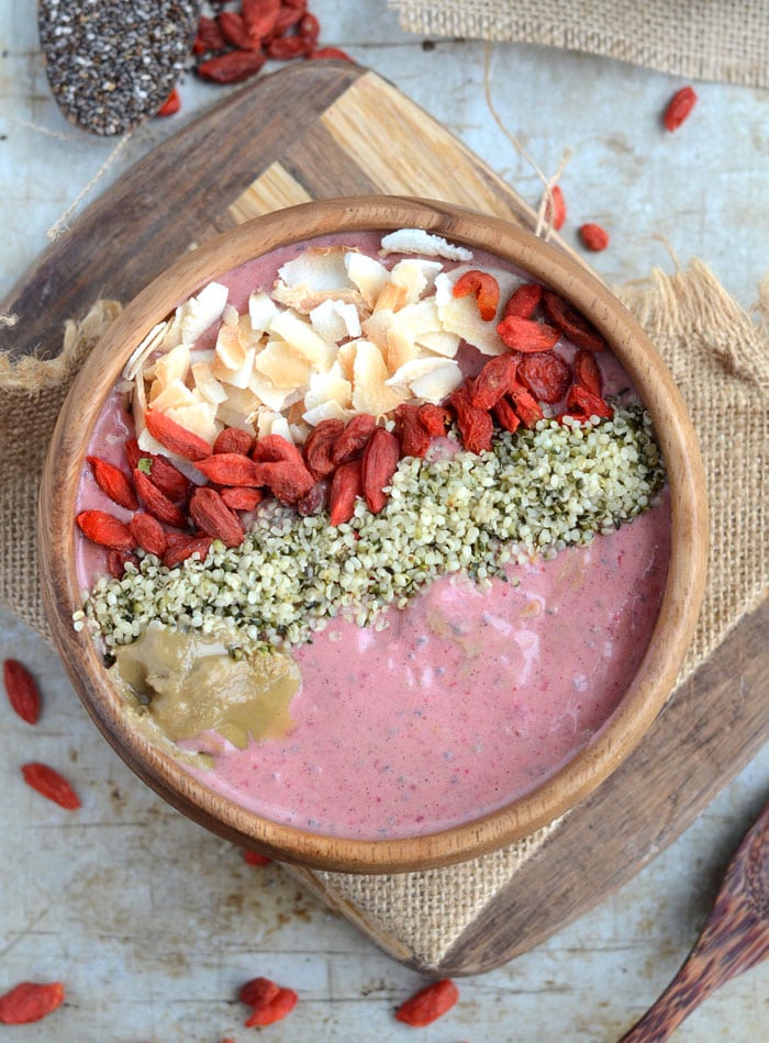 Best Superfoods to Add to Smoothies + A Strawberry Maca ...