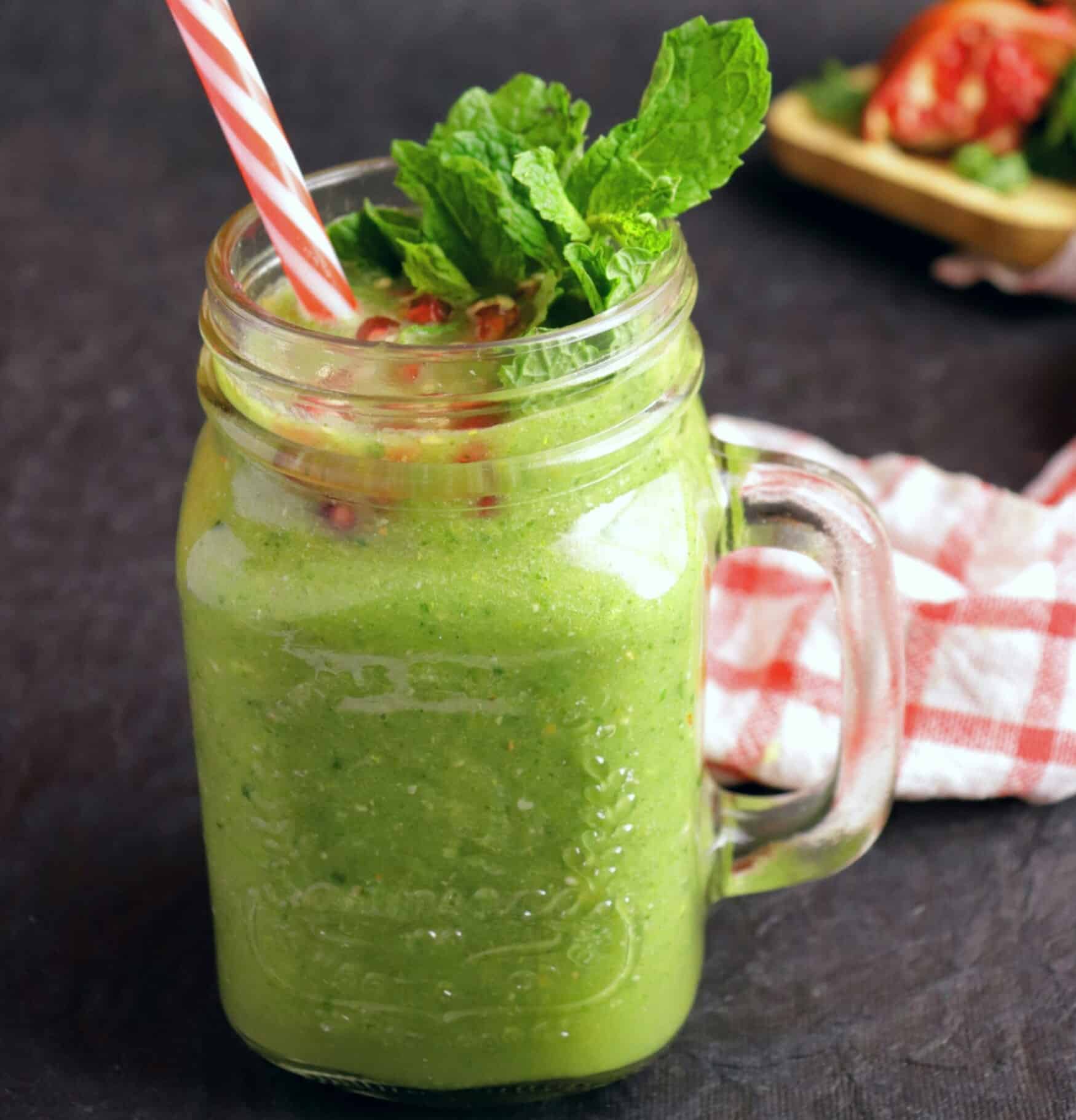 Delicious &  Healthy Green Smoothie