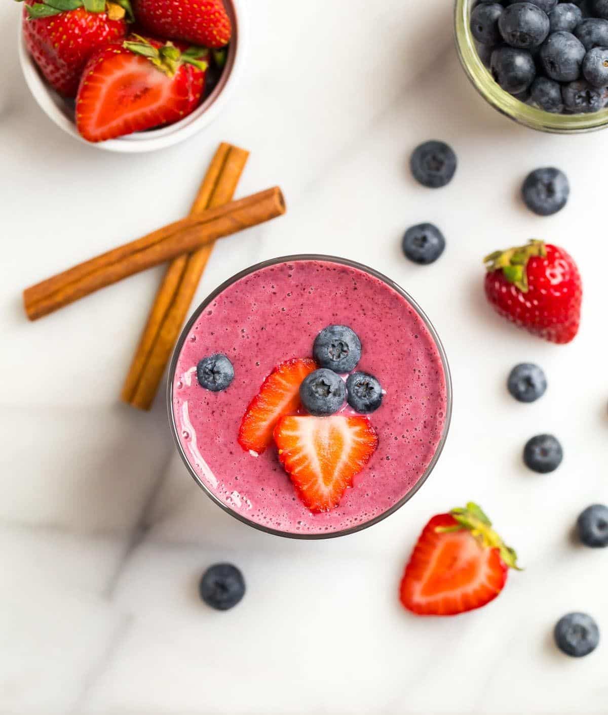 Easy and healthy Strawberry Blueberry Smoothie made with almond milk ...
