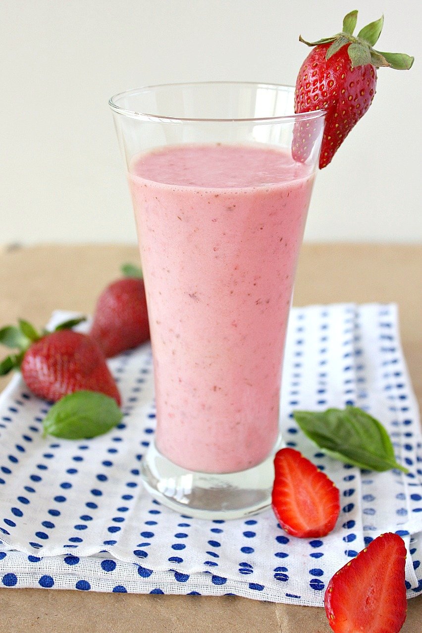 Food Wanderings : Strawberry Basil Yogurt Smoothie