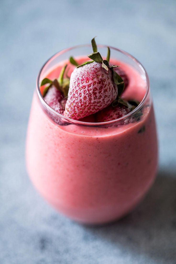 Frozen strawberry greek yogurt smoothie is thick, creamy ...
