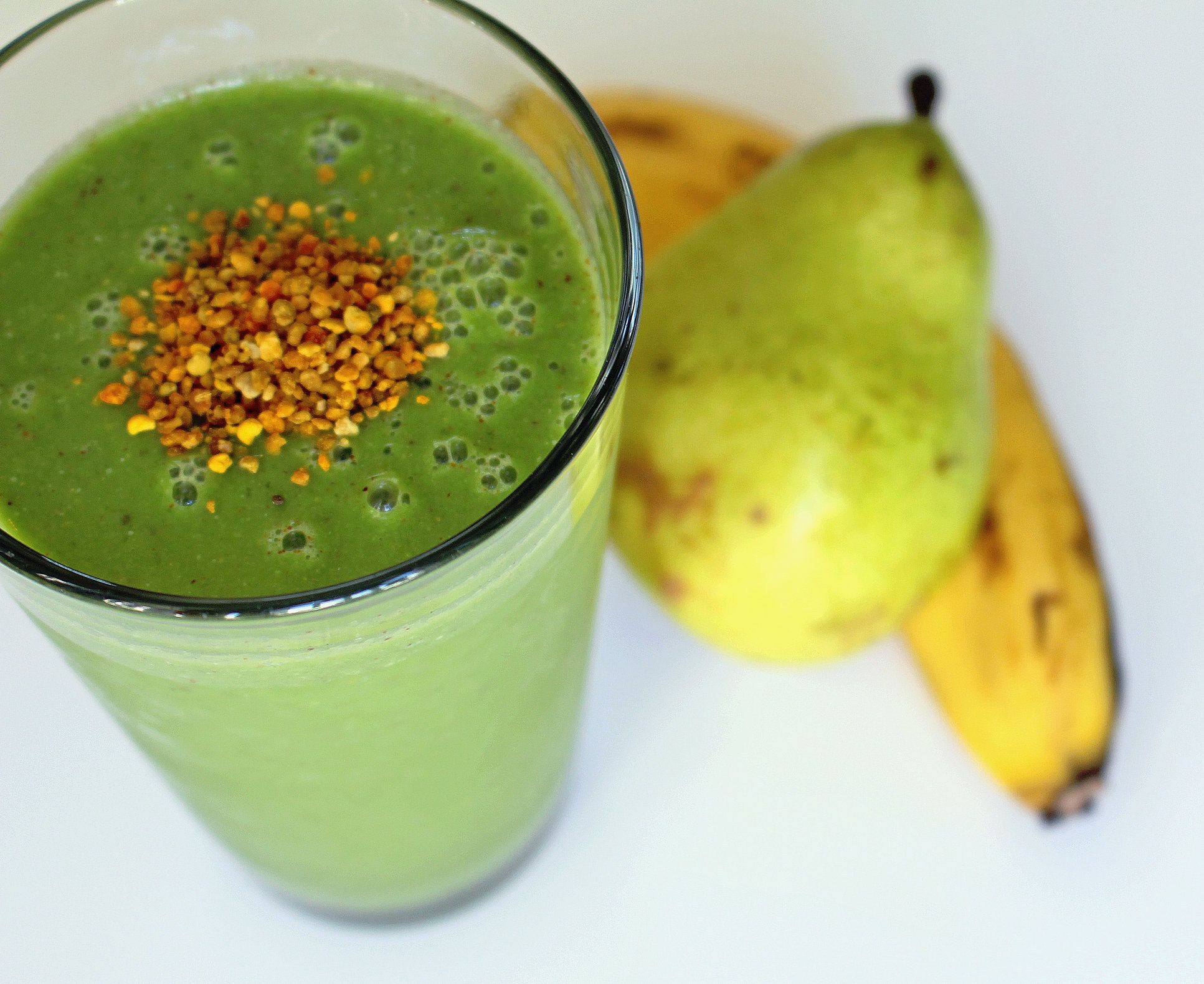Green Smoothie with Almond milk and Pear