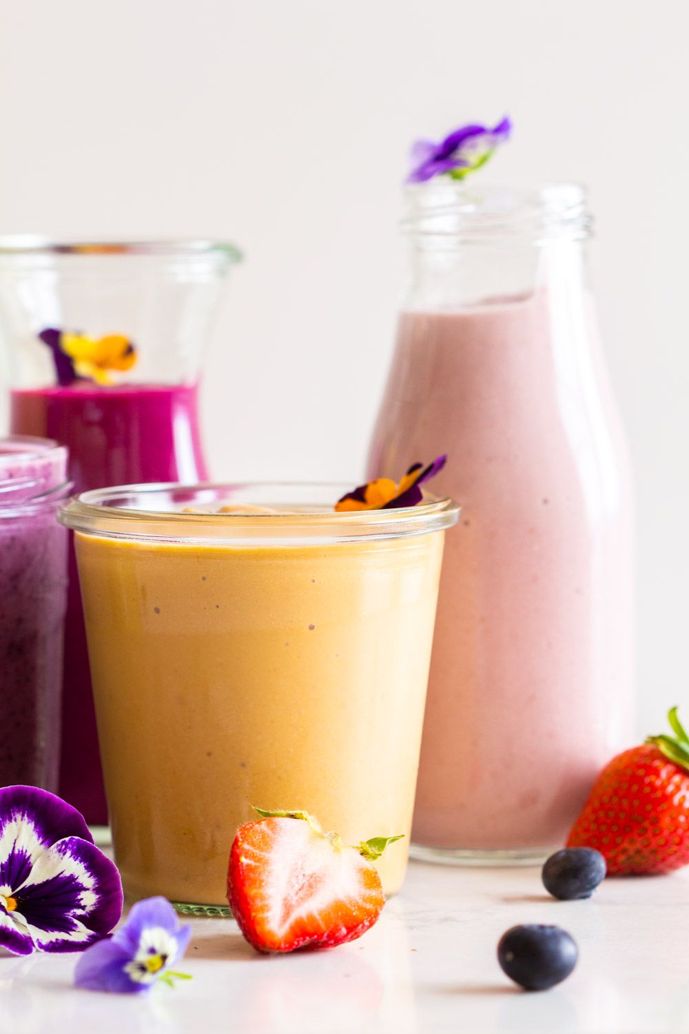 Healthy Breakfast Smoothie Recipes made with different ...