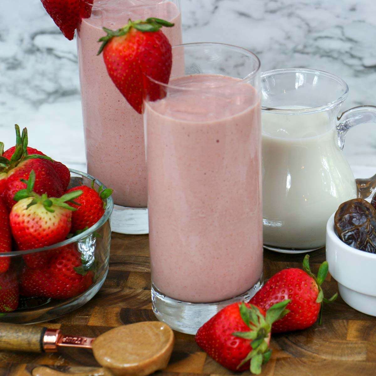 Healthy Frozen Strawberry Smoothie (without yogurt or banana)