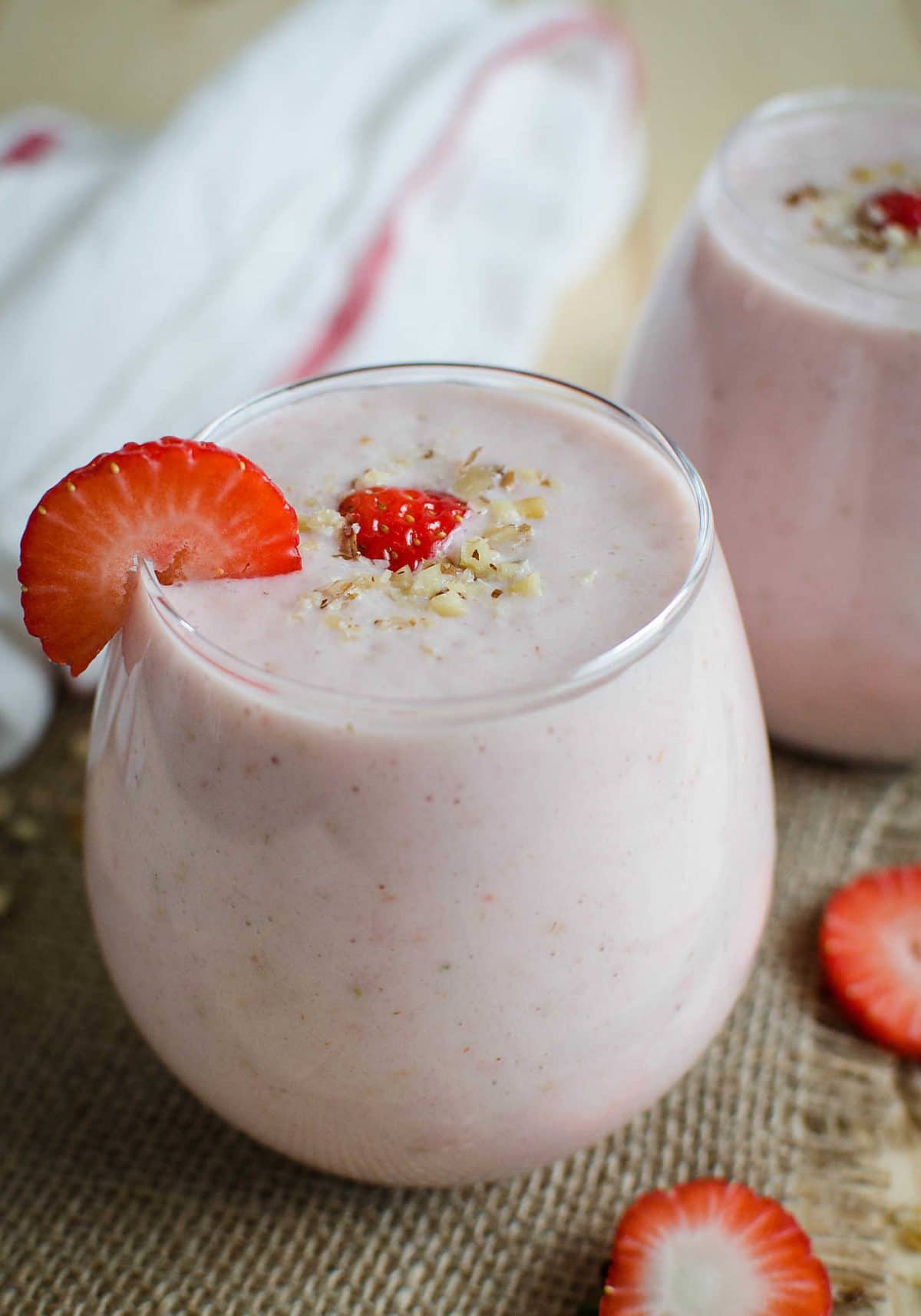 Healthy Strawberry Banana Smoothie With Yogurt