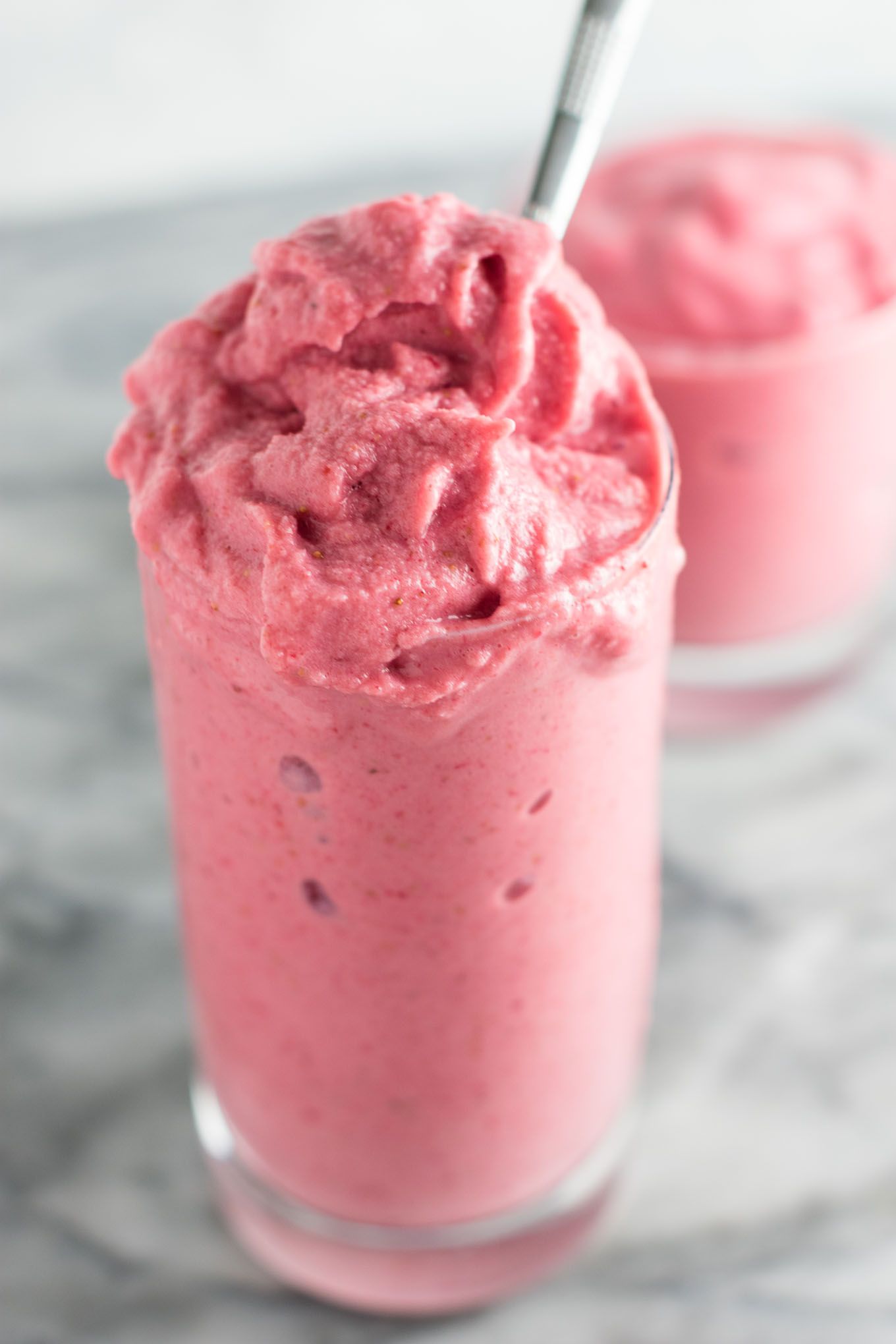 How to make a healthy strawberry banana smoothie with just ...