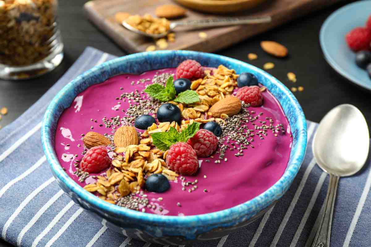 How to Make a Perfectly Thick Smoothie Bowl