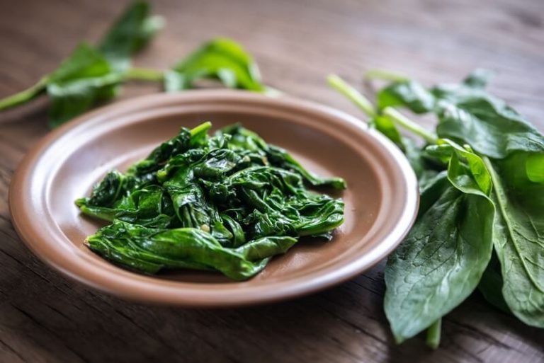 How To Use Spinach In A Smoothie (Fresh, Frozen, Measuring)