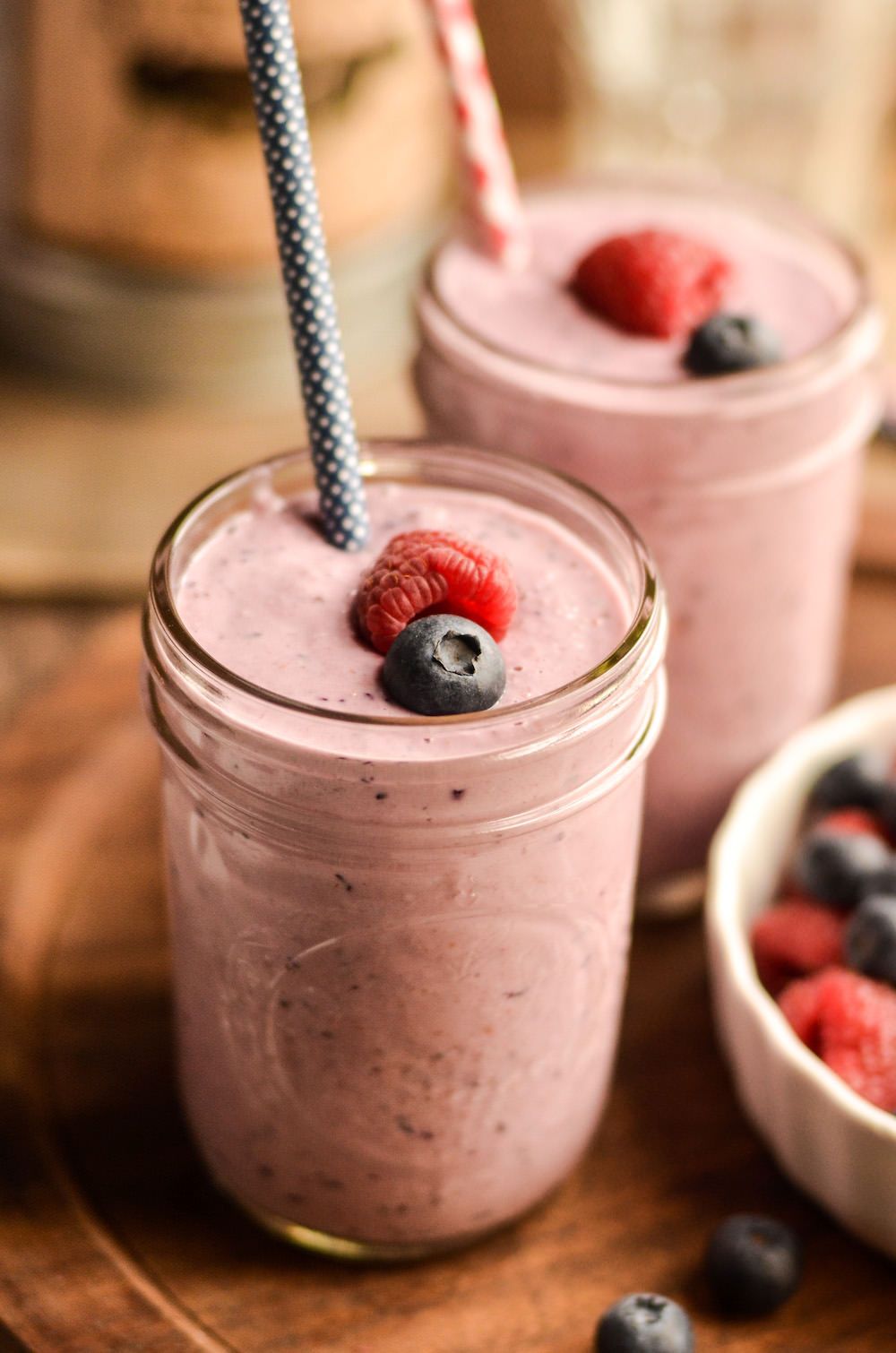 Mixed Berry Oatmeal Smoothie with Chia Seeds