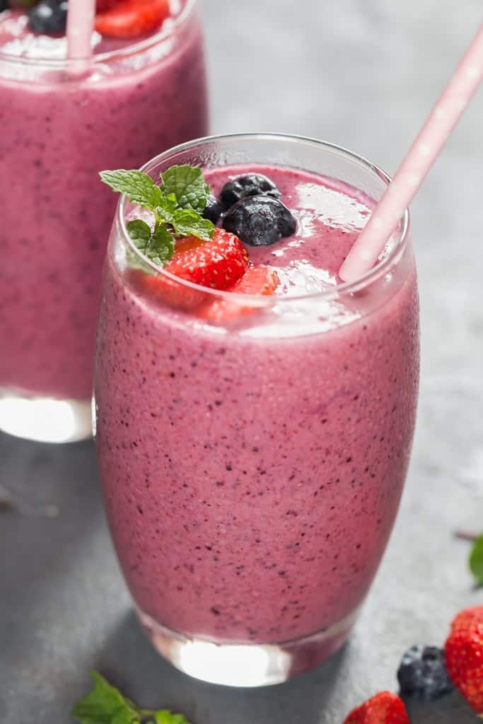 Mixed Berry Smoothie Recipe (+Video)