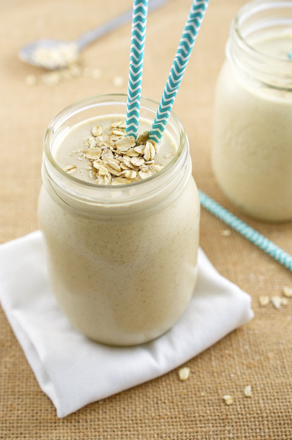 Peanut Butter Oatmeal Smoothie (4 Ingredients!)