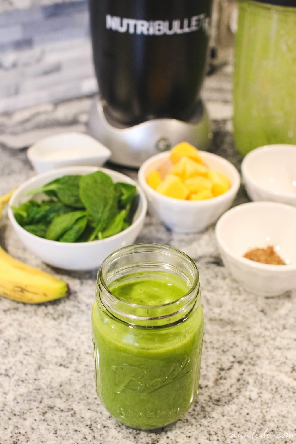 Quick + Easy Green Smoothie Recipe // Perfect Healthy Breakfast