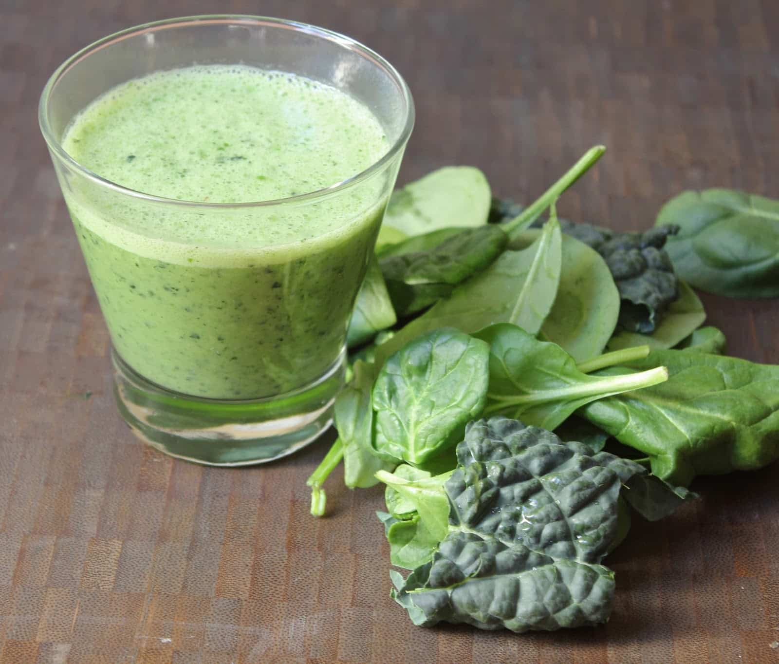Savor Home: Kale, Spinach &  Pear Smoothie