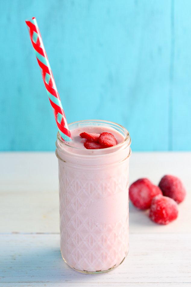 Simple Strawberry Greek Yogurt Smoothie
