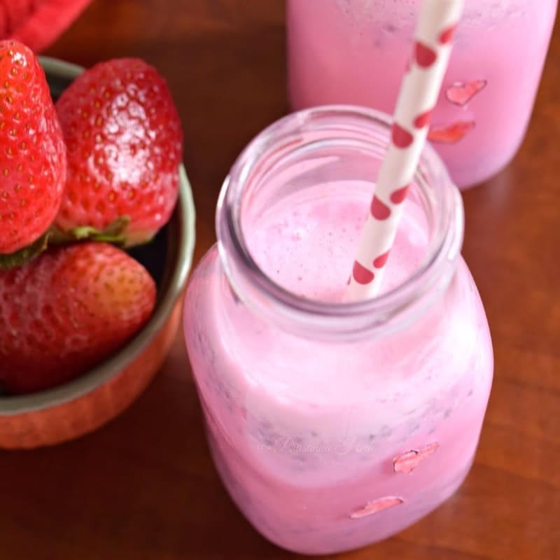 Strawberry Almond Milk Breakfast Smoothie. recipe by Prasanna Hede at ...