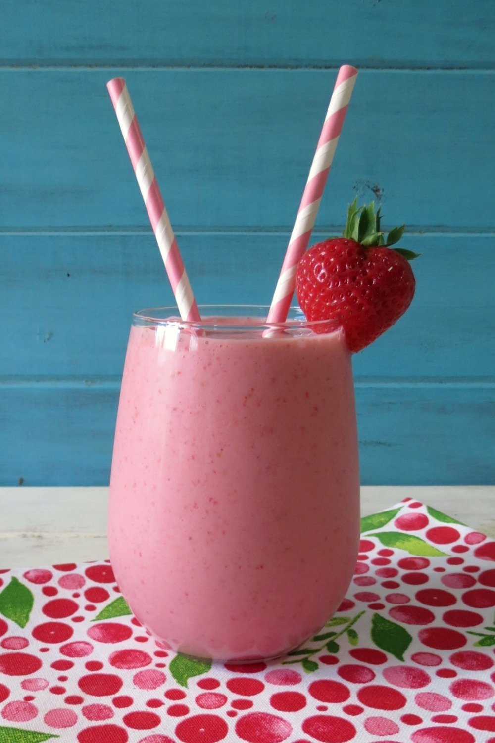 strawberry banana orange juice yogurt smoothie