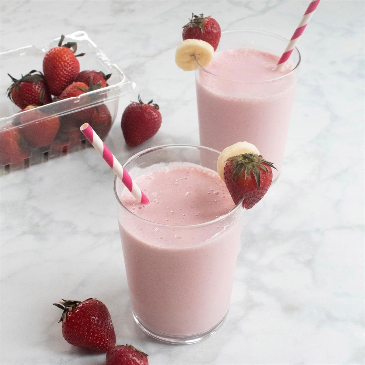 Strawberry Banana Yogurt Smoothie Recipe: How to Make It ...